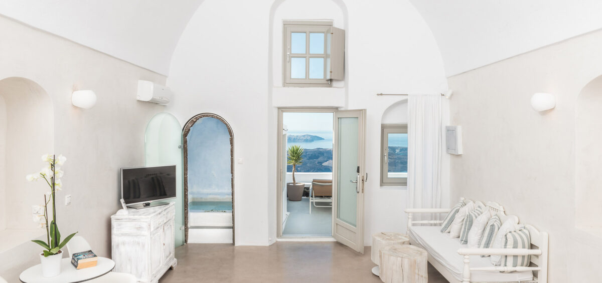 On The Rocks Hotel Santorini